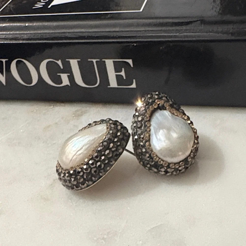 Black and Gold Pearl Earrings with marcasites - Picture 2 of 6